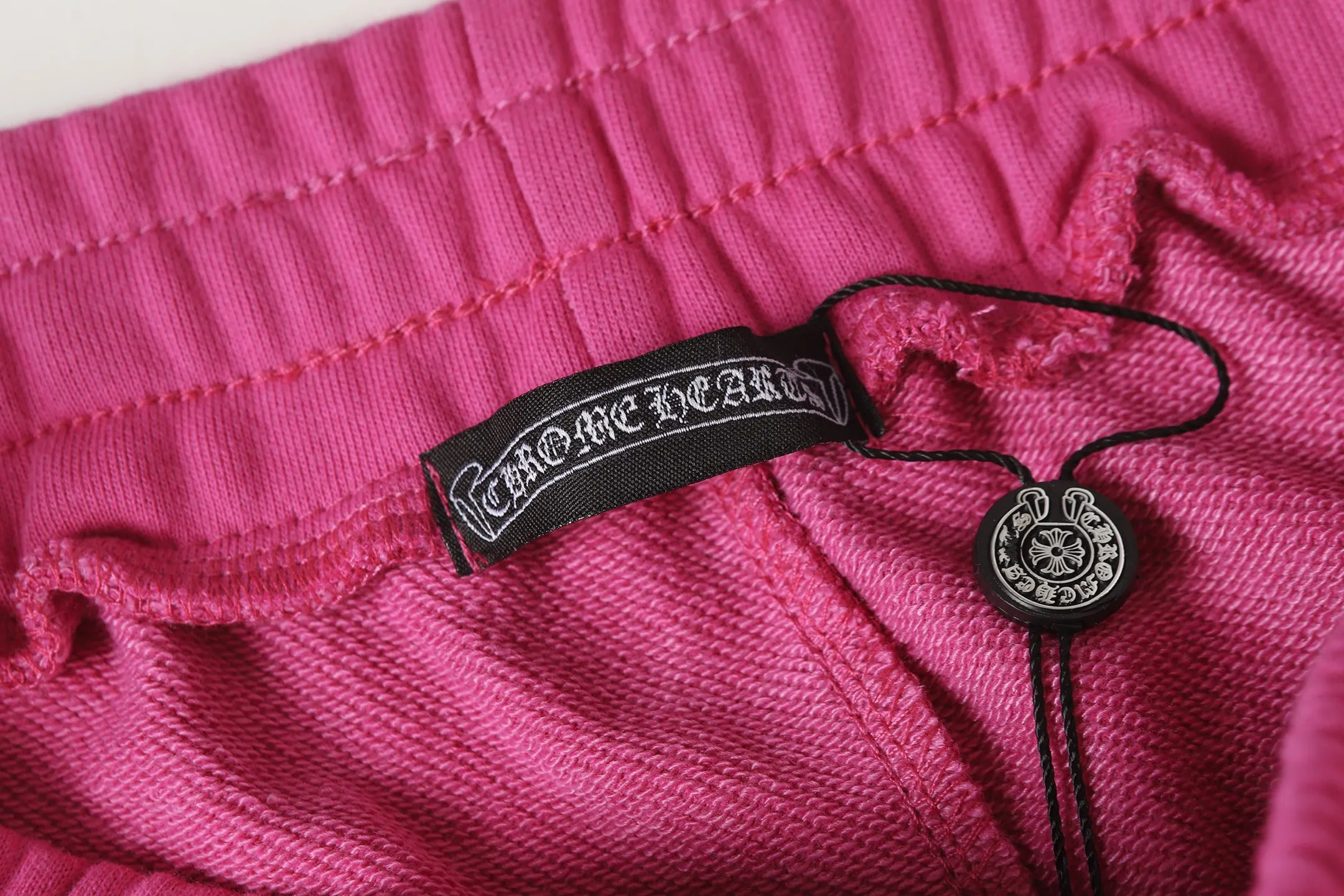 P270 #W5010 cross-border model, please do not place an order if you pursue quality - Chrome Hearts/Chrome Hearts Sanskrit Graffiti✍️Printed trousers, casual pants and sweatpants -High weight, high density and high quality. The wool is soft, delicate and skin-friendly. It feels soft and silky. It has excellent warmth and skin-friendly properties. -Customized weaving and dyeing, no color difference. No matter the fabric or workmanship details, it beats the ordinary version on the market. -Colour: rose red -Size: S M L XL